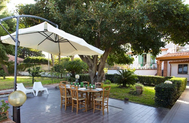 VILLA ROSETTA *** WIFI FREE *** direct access to the beach from the gate