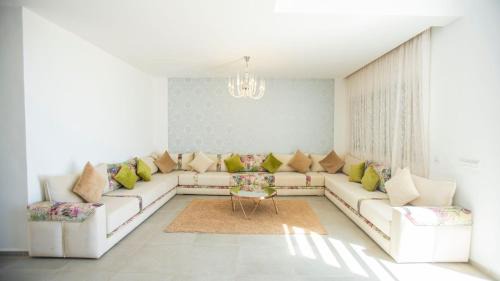 Villa Sahara Line
