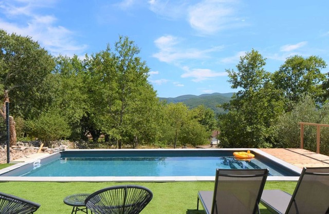 Villa Saint-Alban-Auriolles, 4 bedrooms, 8 persons
