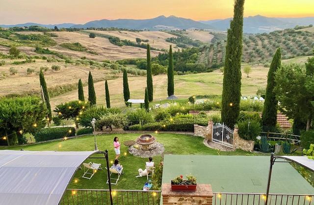 Villa San Tommaso with apartments for groups of families and friends