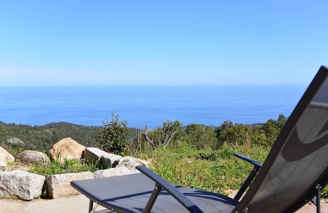 VILLA SARI - SEA VIEW - AIR CONDITIONING