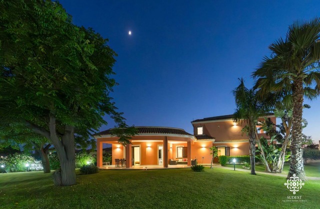 Villa Seaside - Beach Retreat