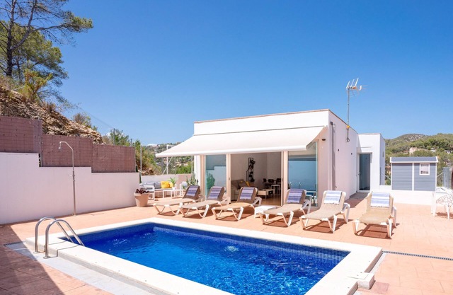 Villa Senia, close to Sitges with private pool