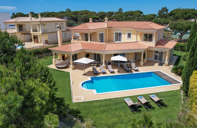 VILLA SIBLING 2. Golf resort villa with 4 bedrooms and private pool,