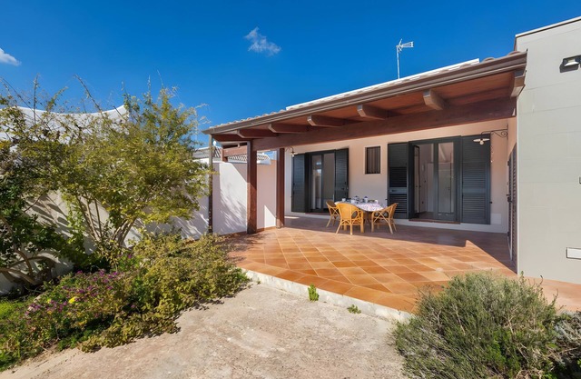 Villa 'Simona- Torre Lapillo' with Private Garden and Air Conditioning