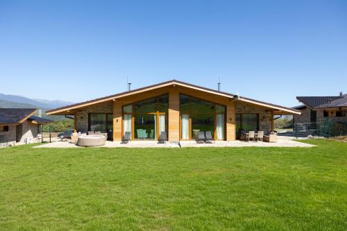 Villa Sofayla with Jacuzzi near the Pirin Golf Resort