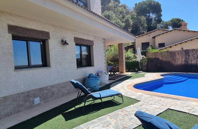 VILLA SOL Y MAR -MODERN LUXURY WITH POOL AND SEA VIEW