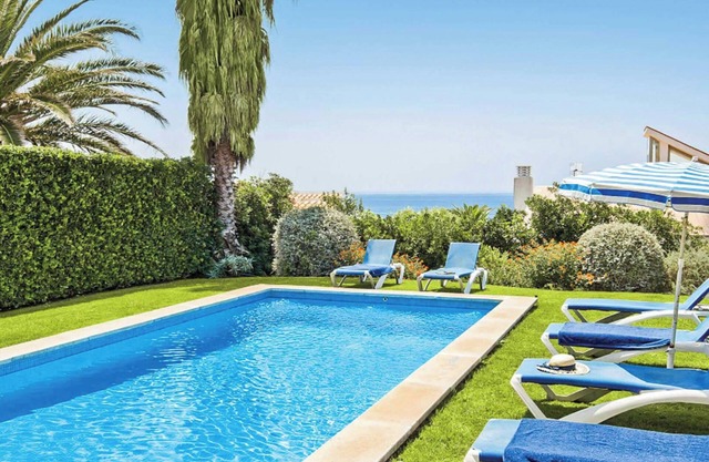 Villa Sonrisa - Three Bedroom Villa, Sleeps 6