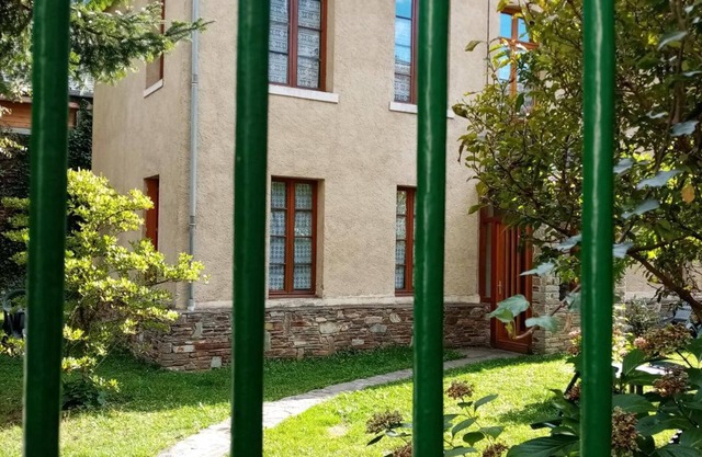 Villa Sylvie – Elegance & Mountain View, 100m from Luchon Center