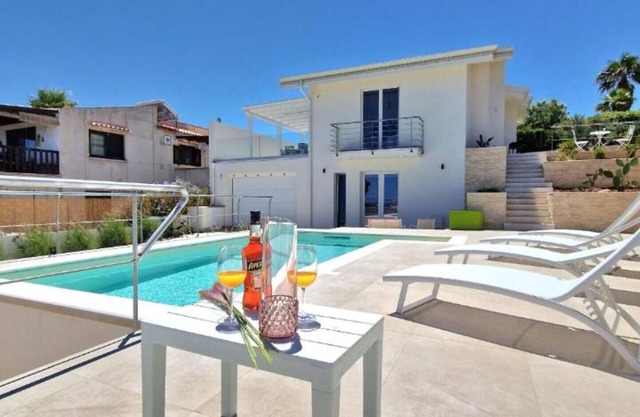 "Villa Taliala" with sea view, private terrace and private pool