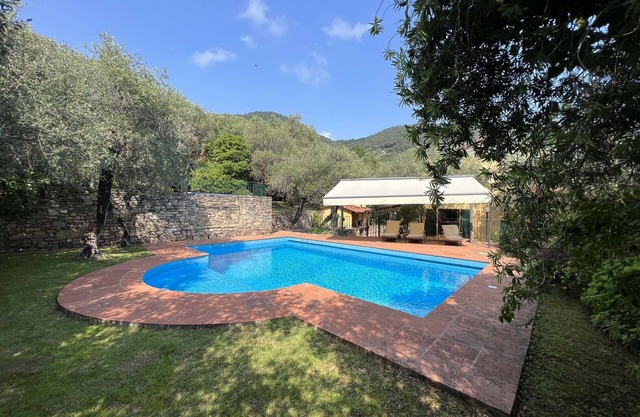 Villa Tellaro 8 pax, Waterfront holiday house with Pool, Wifi, BBQ, and Sea View