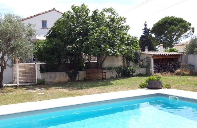 Villa terrace private pool garden between Aix and Salon. Sleeps 6.