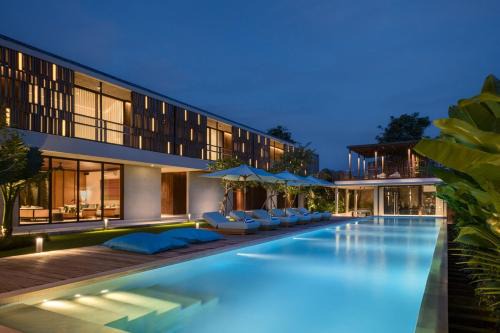 Villa Toro Spacious 6BR Walk to Beach
