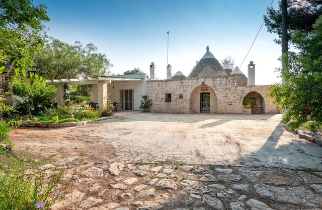 Villa "Trullo Nonno Vittorio" with private garden and Wi-Fi