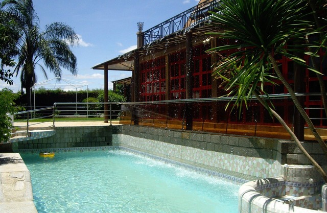 VILLA V Antananarivo (RN2), comfortable residence for 6-7 guests, WiFi, billards