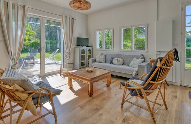 Villa 'Villa Mesquer Quimiac 11 Personnes' with Private Terrace, Private Garden and Wi-Fi