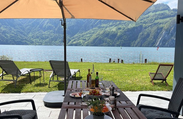 Villa "Villa on the lake" with jacuzzi