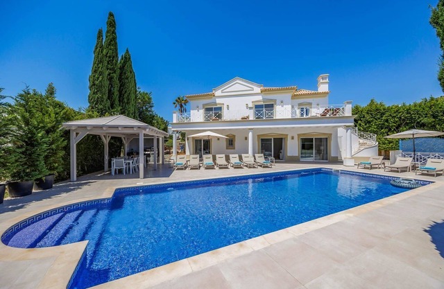 Villa Viva - Four Bedroom Villa, Sleeps 8