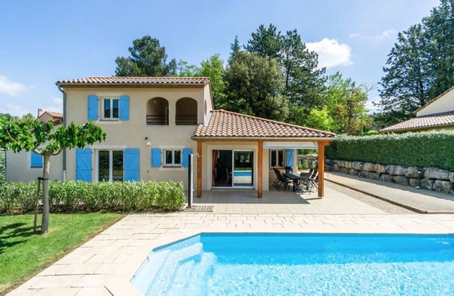Villa Vivre for 8 with private pool