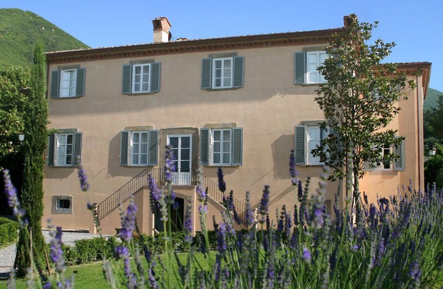 Villa Vorno, six bedroom Tuscan villa with private pool in Capannori Italy