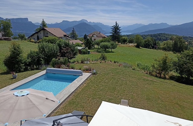 Villa vue lac ,4chambres, Piscine