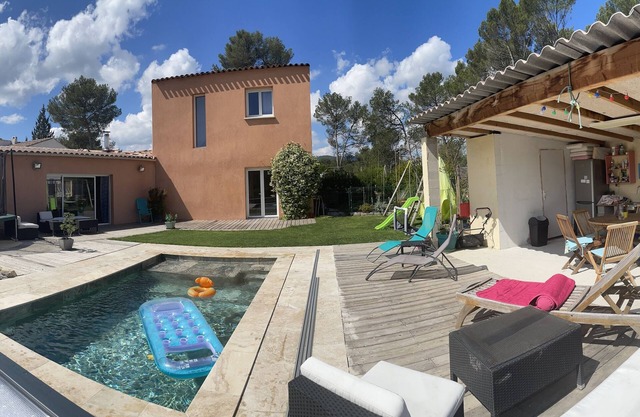 Villa vue Sainte Victoire Entre Aix en Provence et la Ciotat