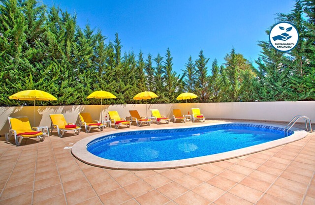 Villa w/Heatable Pool & BBQ in Albufeira
