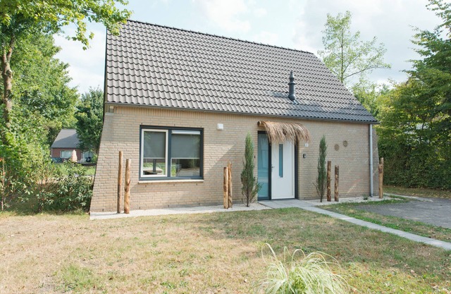 Villa Wellness Retreat 2: Cozy house with SAUNA & JACUZZI, near the woods!