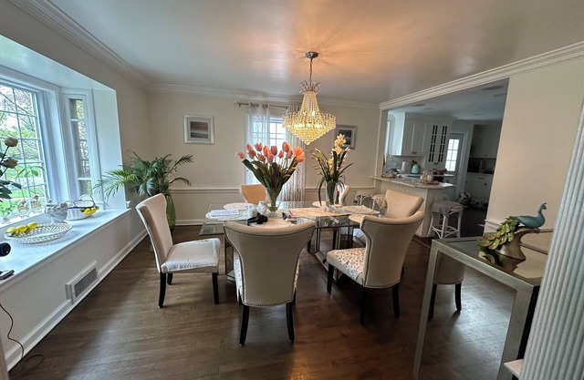 Villa with 4 bedrooms and WiFi, AC in welcoming South Orange close to NY City