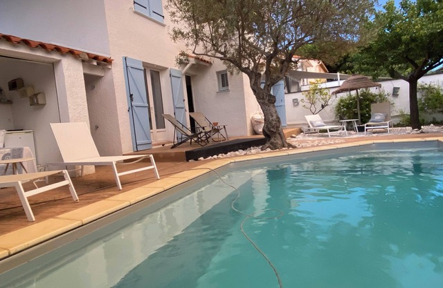 VILLA WITH POOL: WATERFRONT SPIRIT