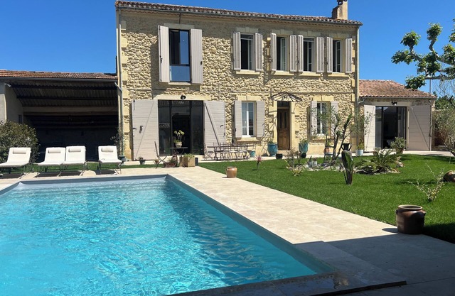 Villa with heated pool, Fiber, located in a quiet area.