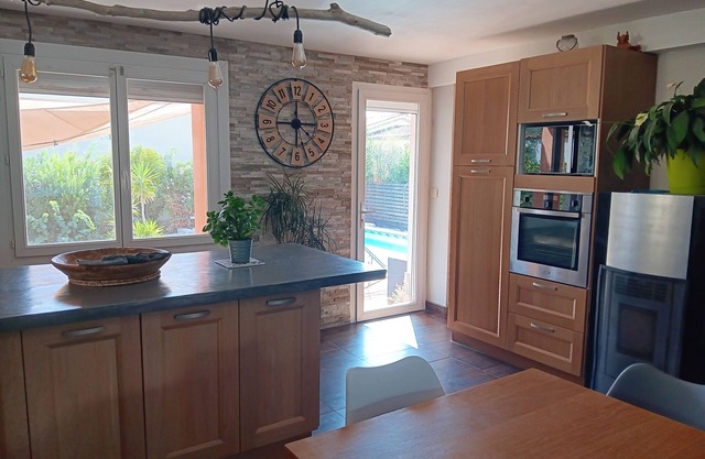 Villa with heated pool. Ideal for friends and family.