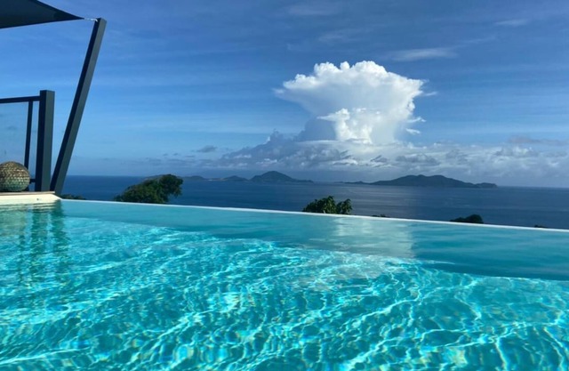 Villa with heated infinity pool
