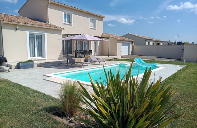 Villa with heated pool near the alpilles.