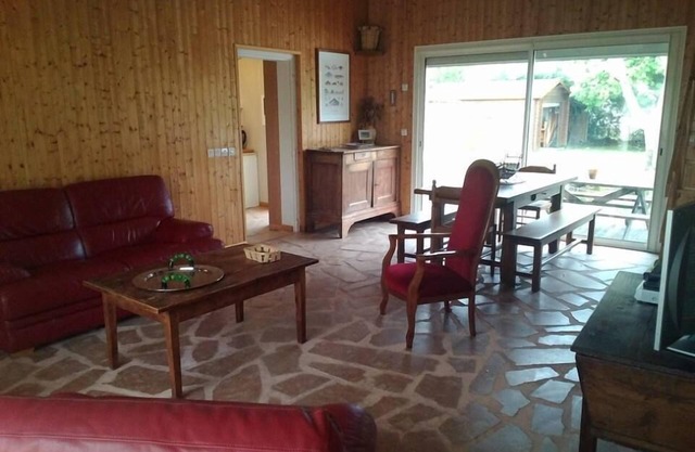 Villa with heated pool near the lake