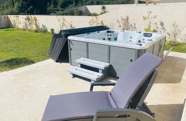 Villa with jacuzzi near the beach of Solaro and Solenzara