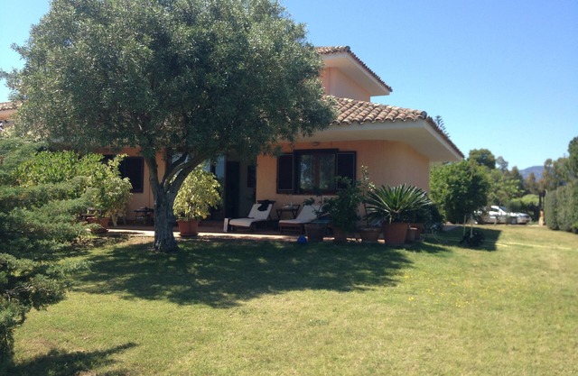 Villa with large garden just a few minutes from the sea, large garden