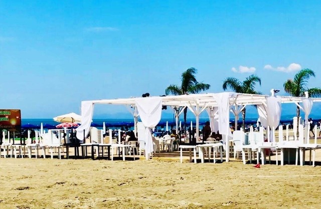 Villa with large garden and outdoor patio 50 mt from the sea