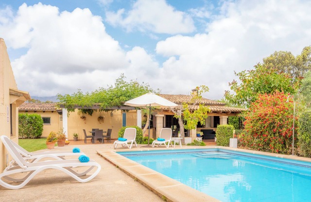 Villa with pool 2.5 km. from the sea Very quiet area. Wifi.