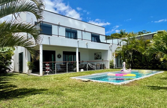Villa with pool and sea view, 8 minutes from Etang Salé les bains beach