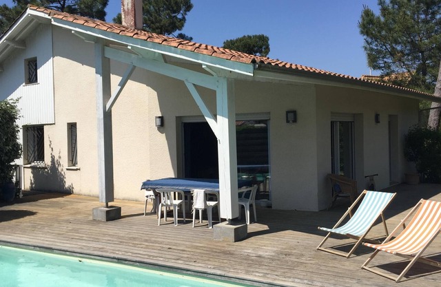 Villa with Pool, sleeps 9 located at Canon, between the pond and the ocean
