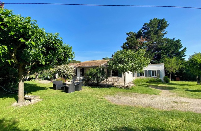 Villa with pool in the countryside