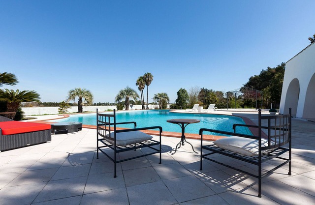 Villa with pool, tennis court, sauna, 6 bedrooms, m850