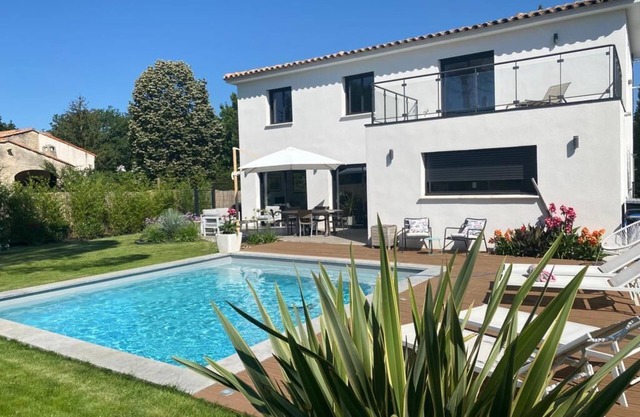 Villa with private pool south of Aix en Provence