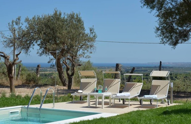 Villa with private pool splendid sea view, close to the center of Noto- services