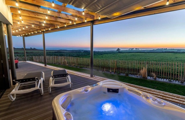 Villa with sea view and private spa - les gîtes de Fabie