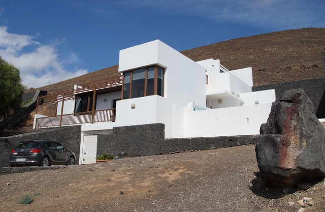 Villa with spectacular views in tranquil location -