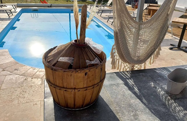 Villa with swimming pool sleeps 18