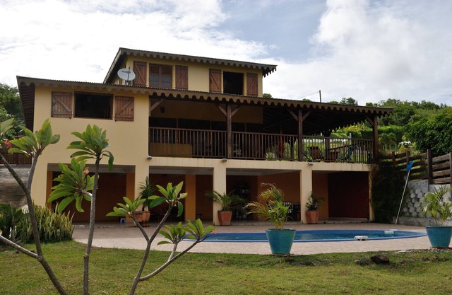 Villa with swimming pool, facing the Atlantic ocean, Cap Macré, Le MarinHouse with garden