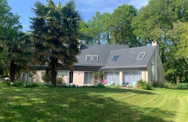 Villa with swimming pool beach road